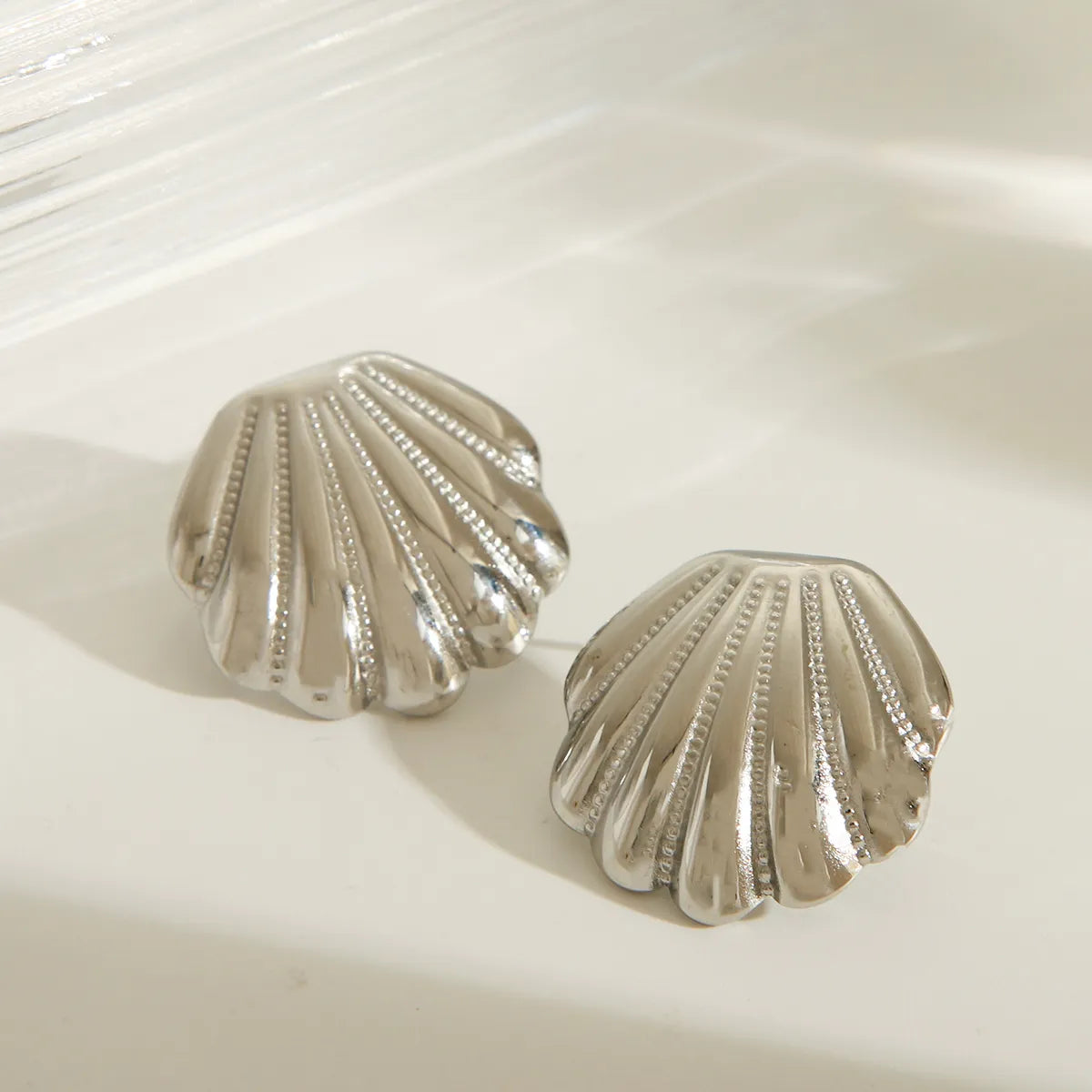 1 Pair IG Style Basic Beach Shell 304 Stainless Steel 18K Gold Plated Ear Studs