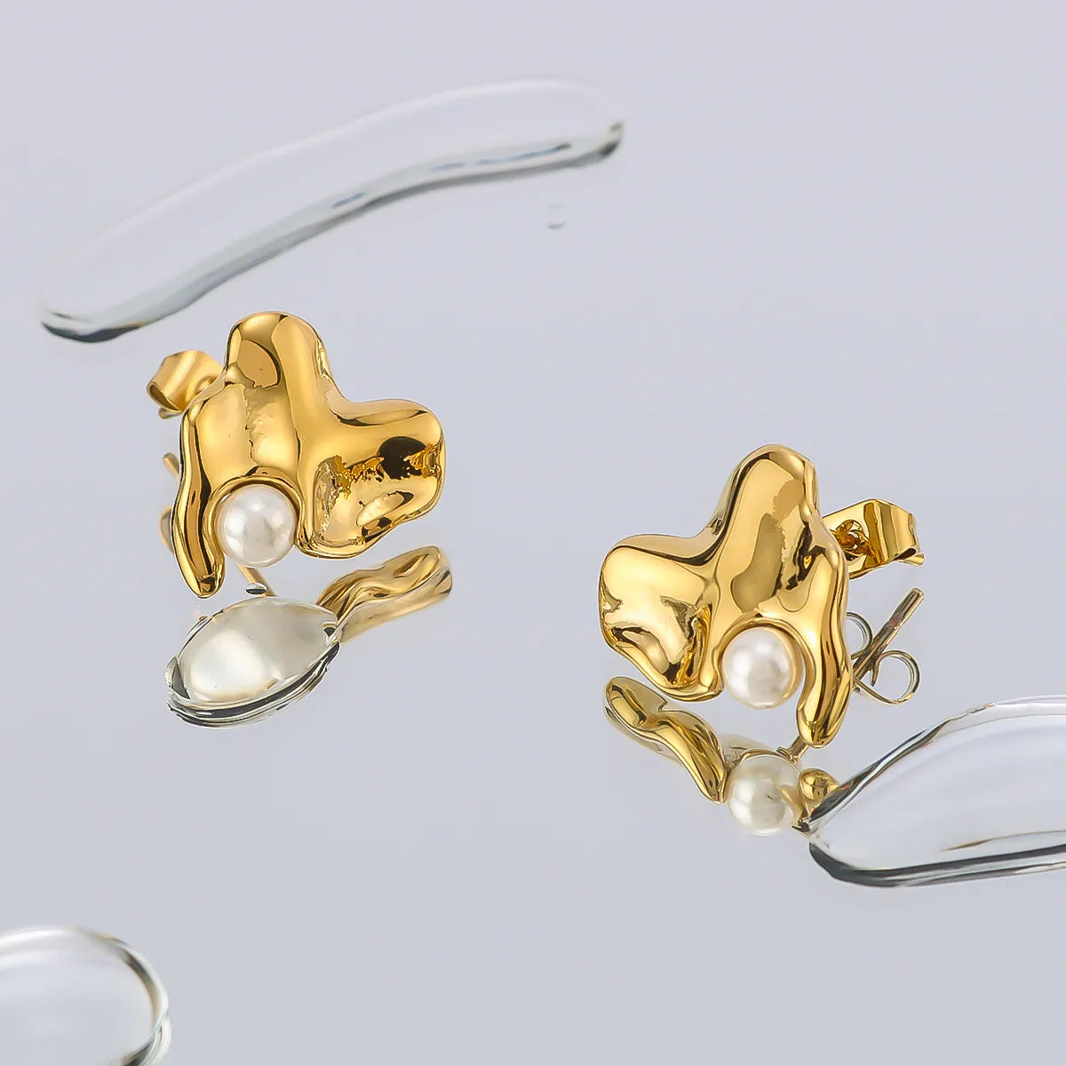 1 Pair IG Style Classic Style Shiny Irregular Heart Shape Inlay 304 Stainless Steel Artificial Pearls 18K Gold Plated Ear Studs