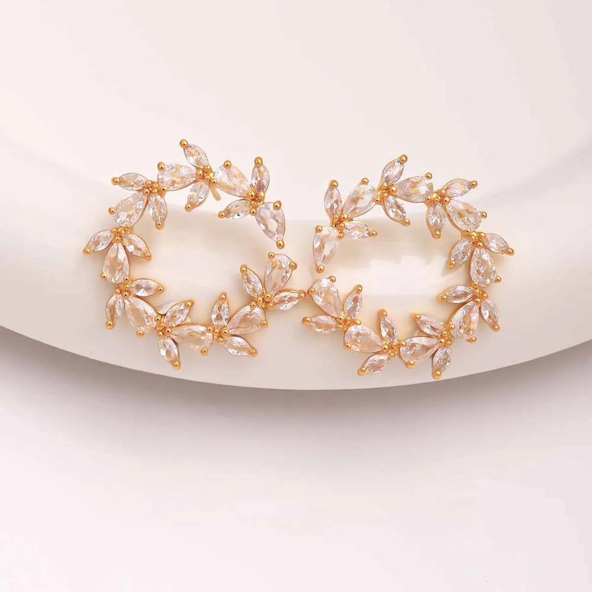 1 Pair Ig Style Elegant Luxurious Leaf Plating Inlay Copper Zircon 18k Gold Plated Ear Studs