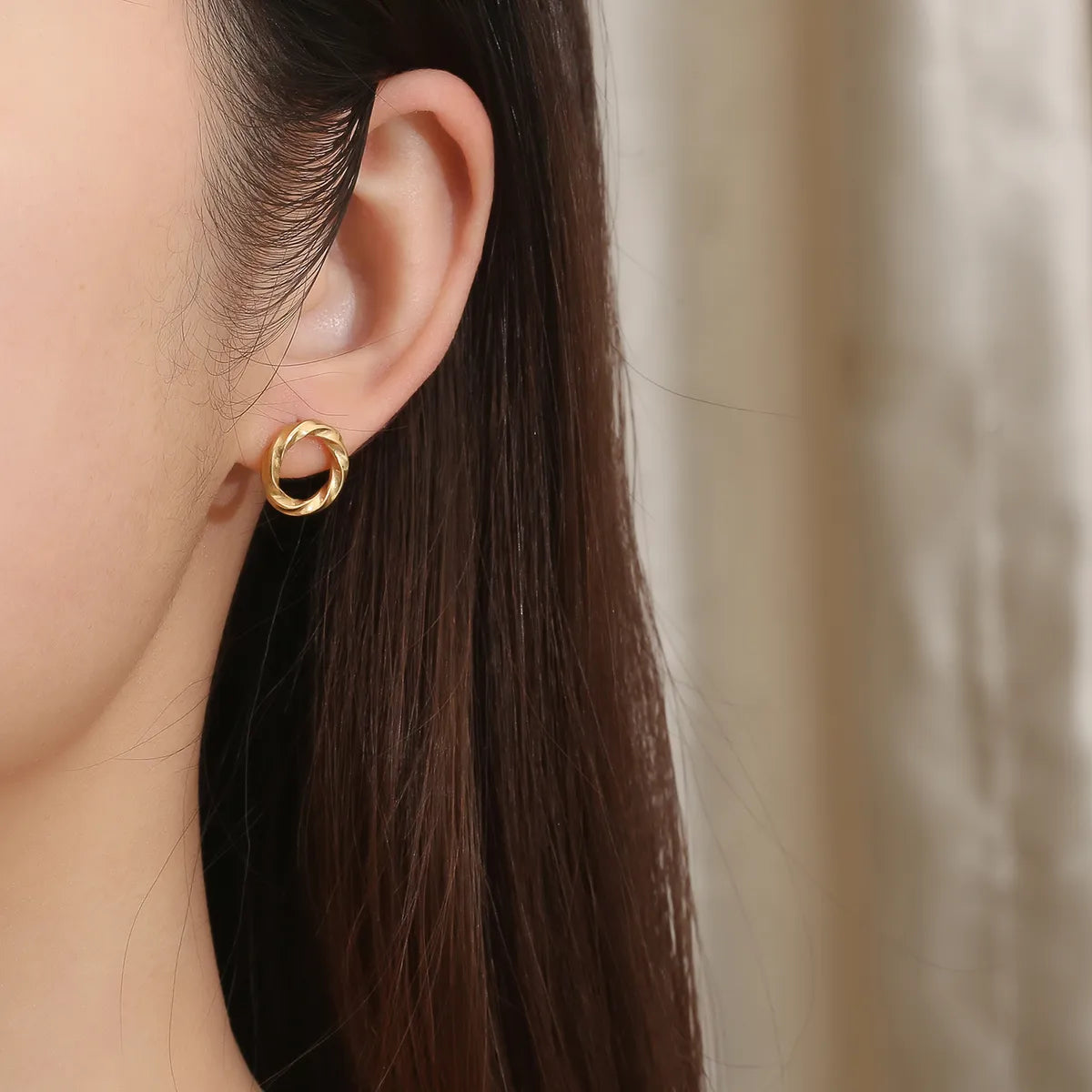 1 Pair Ig Style Elegant Simple Style Round Solid Color Plating Hollow Out Stainless Steel 18k Gold Plated Ear Studs