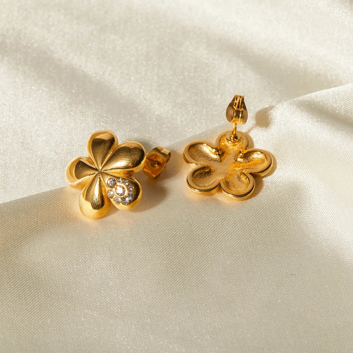 1 Pair IG Style Flower Inlay Stainless Steel Rhinestones 18K Gold Plated Ear Studs