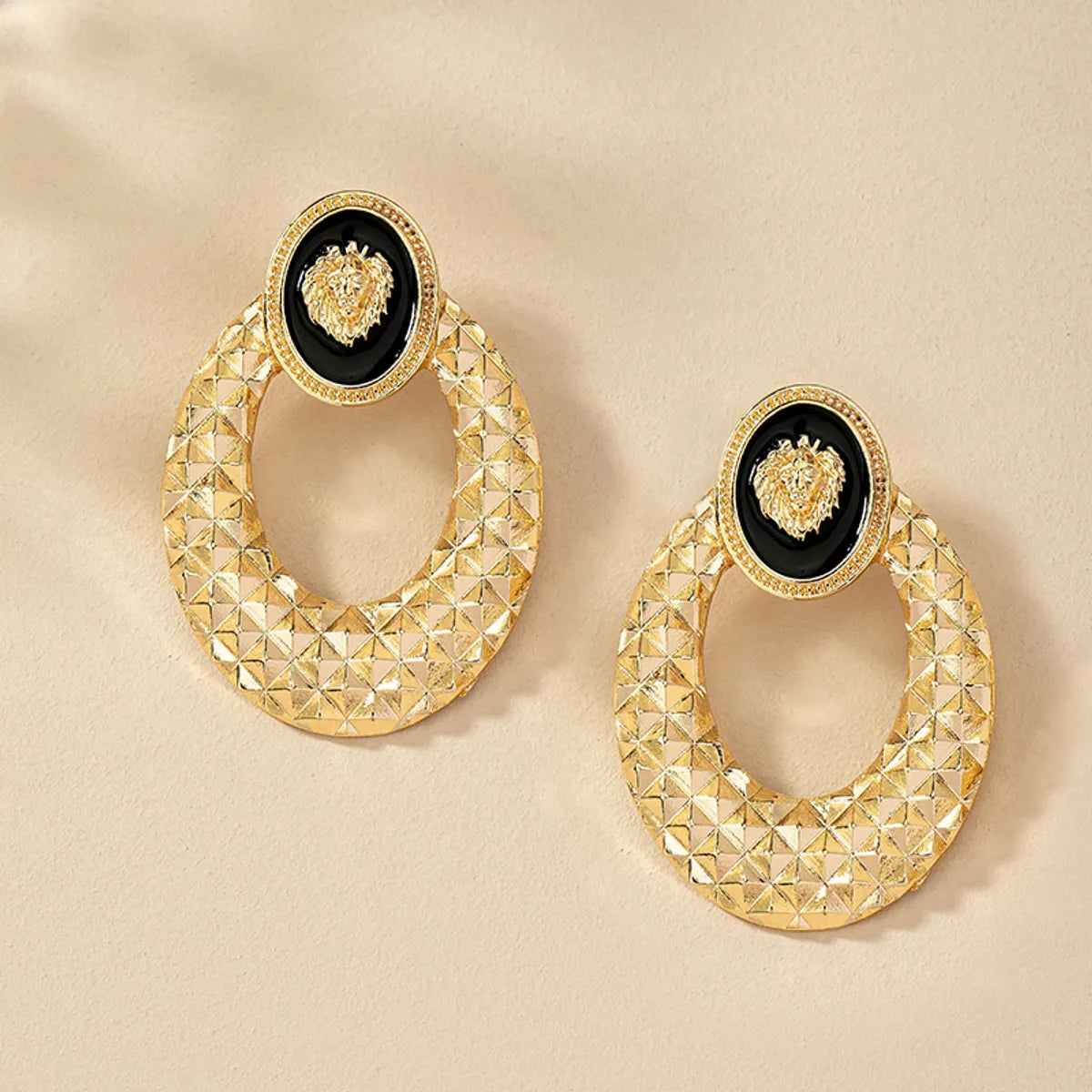 1 Pair Ig Style Retro Commute Oval Lion Plating Alloy Drop Earrings