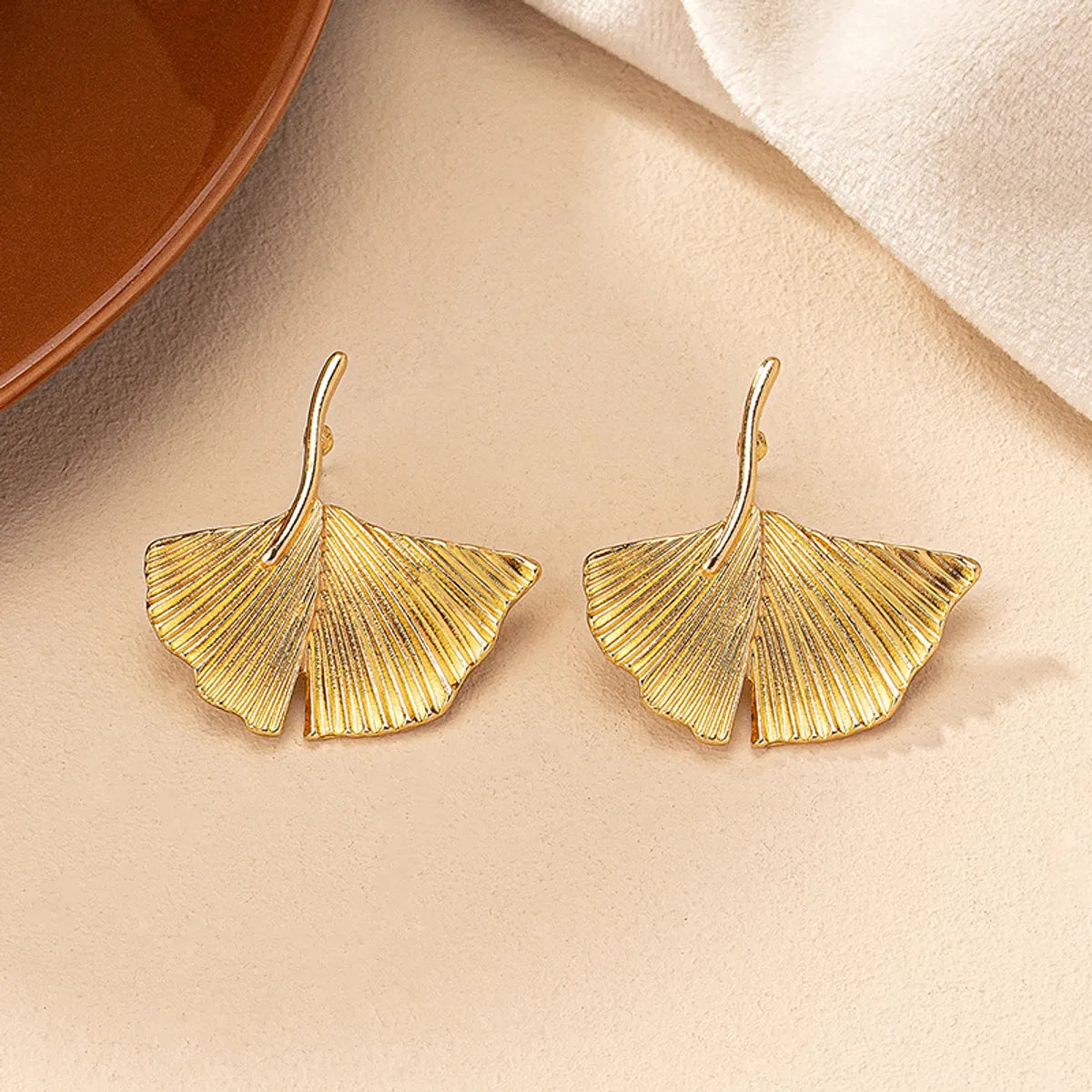 1 Pair Ig Style Retro Geometric Ginkgo Leaf Plating Alloy Ear Studs