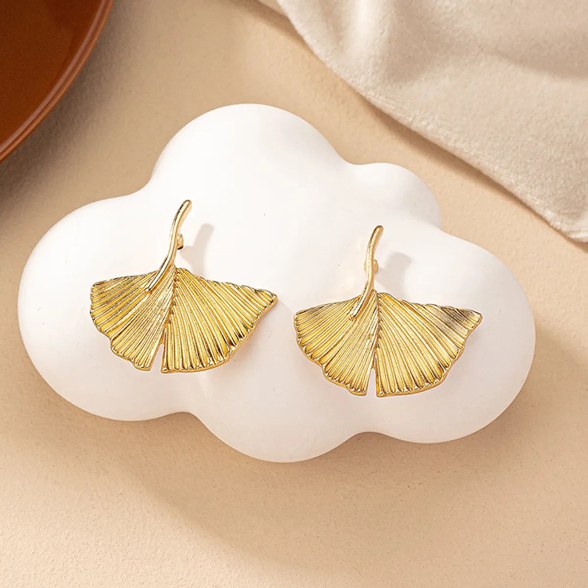 1 Pair Ig Style Retro Geometric Ginkgo Leaf Plating Alloy Ear Studs