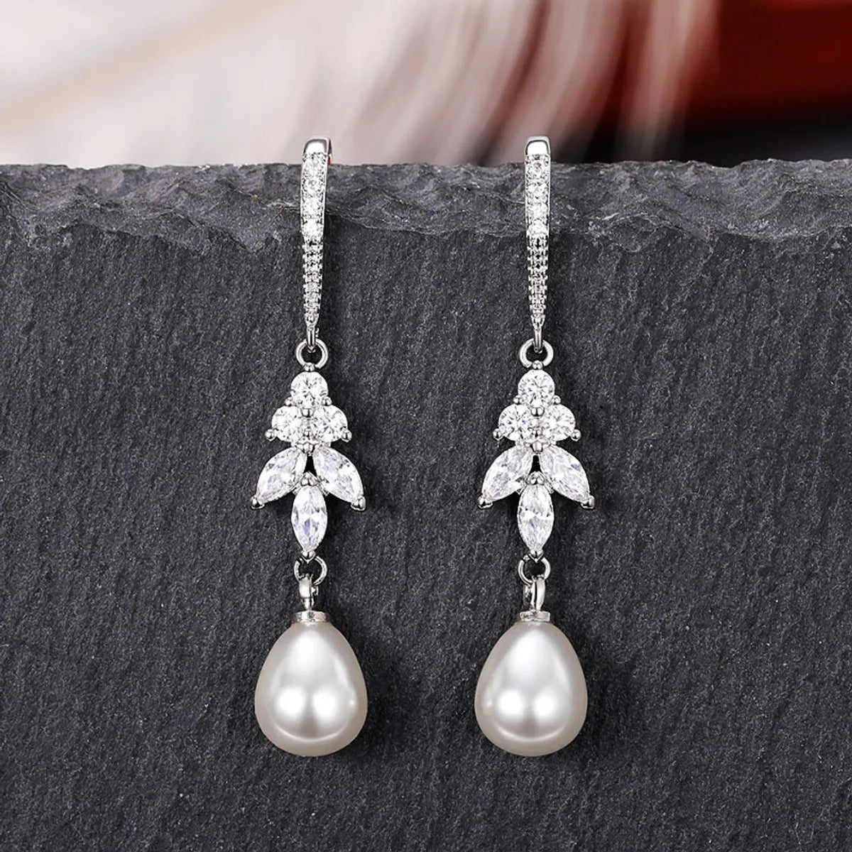 1 Pair Ig Style Shiny Leaves Inlay Copper Pearl Zircon Drop Earrings