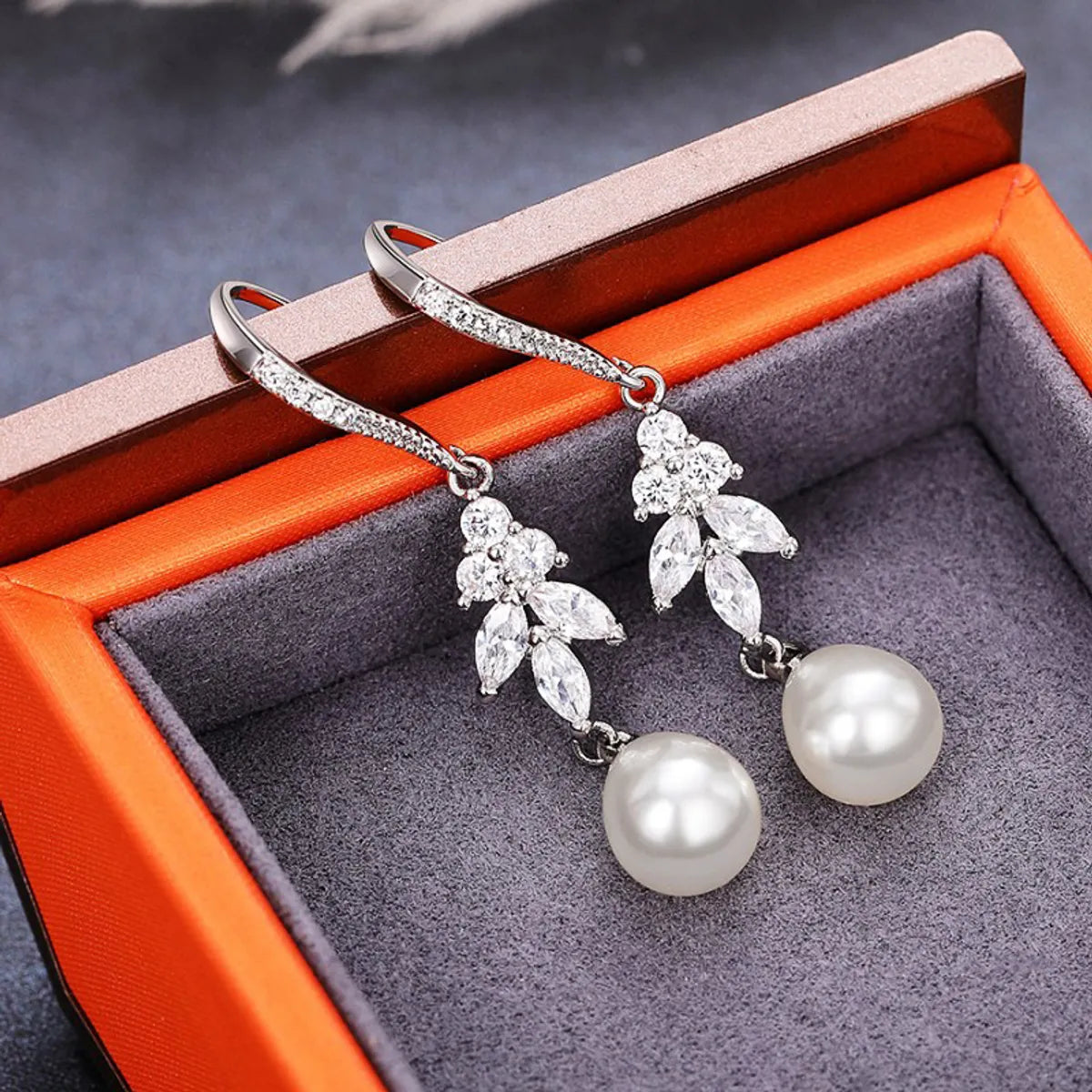 1 Pair Ig Style Shiny Leaves Inlay Copper Pearl Zircon Drop Earrings