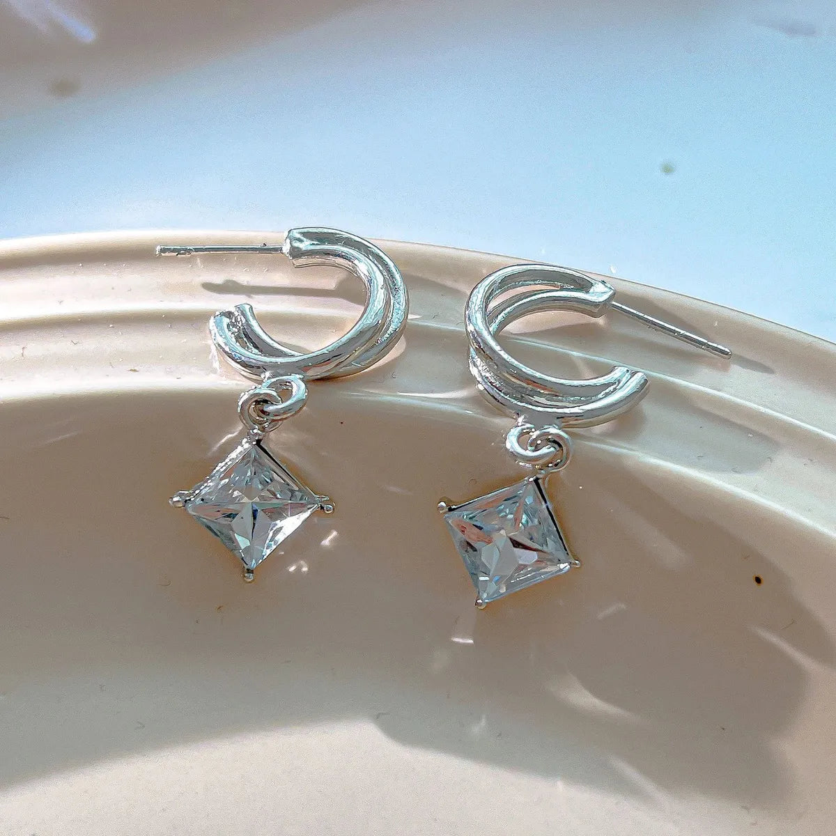 1 Pair IG Style Shiny Rhombus Inlay Metal Crystal Drop Earrings