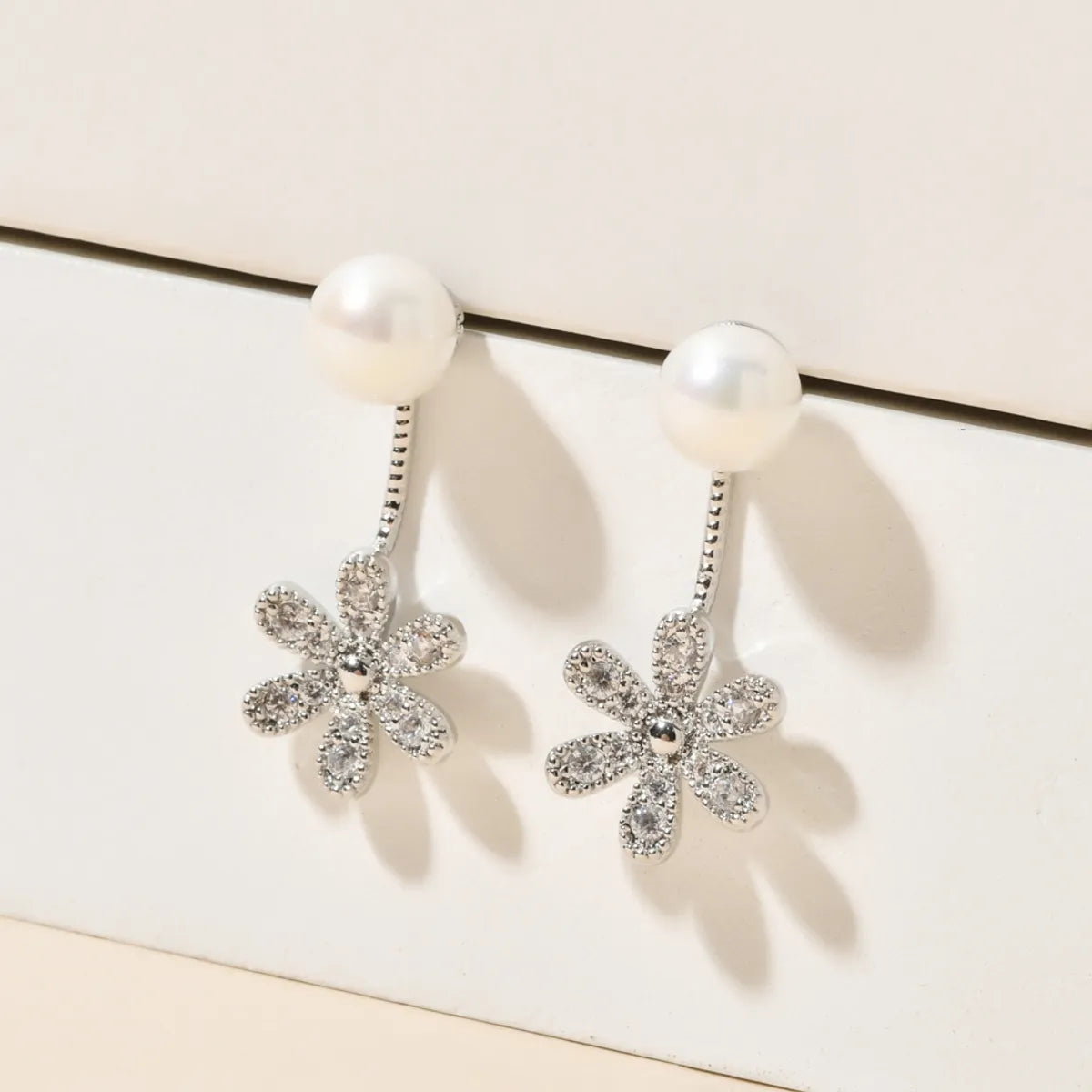 1 Pair Ig Style Simple Style Flower Plating Inlay Copper Artificial Pearls Zircon White Gold Plated Ear Studs