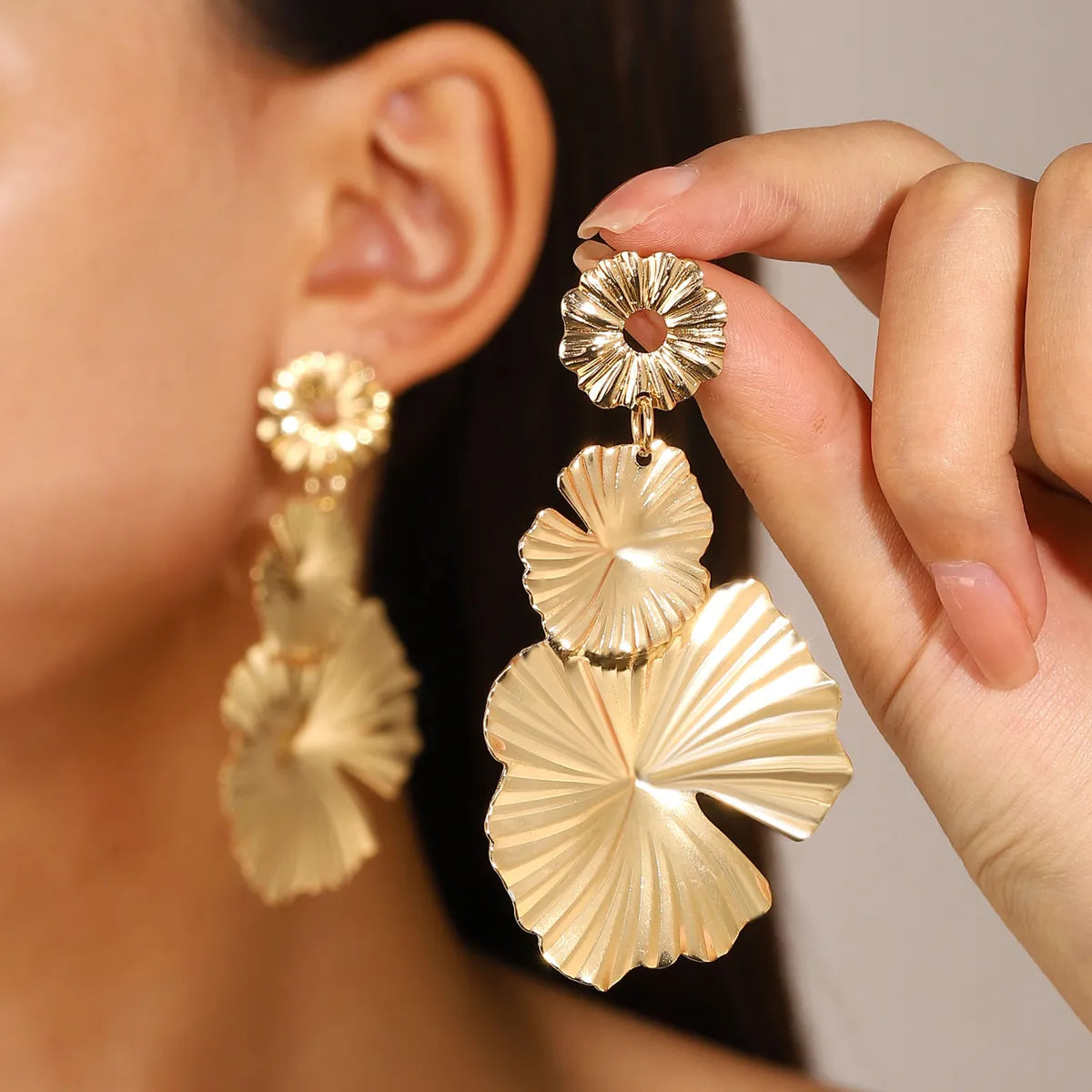 1 Pair Ig Style Simple Style Leaves Solid Color Flower Plating Hollow Out Alloy Drop Earrings