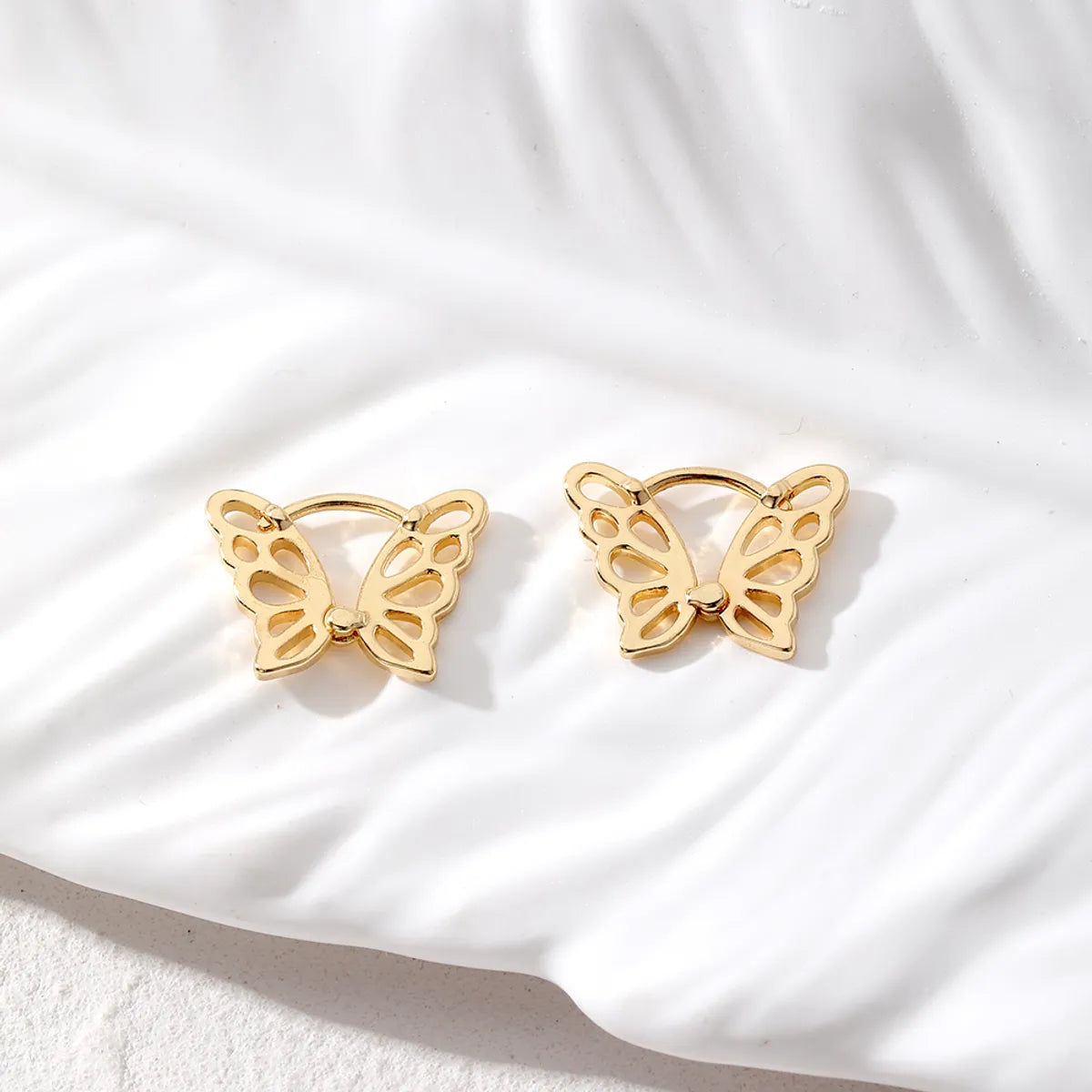 1 Pair Ig Style Simple Style Round Heart Shape Butterfly Plating Alloy Gold Plated Earrings