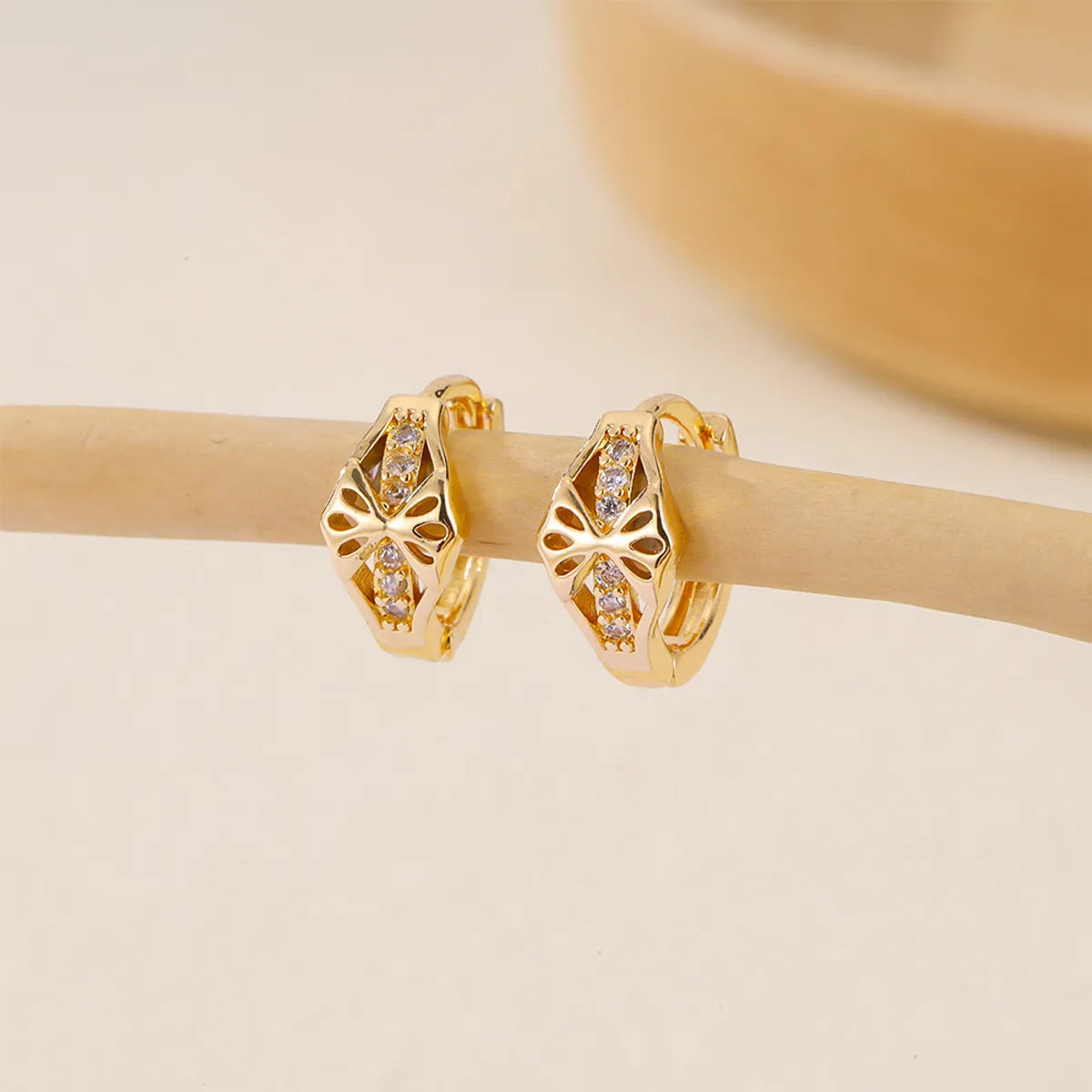 1 Pair IG Style Simple Style Round Heart Shape Inlay Copper Zircon Earrings