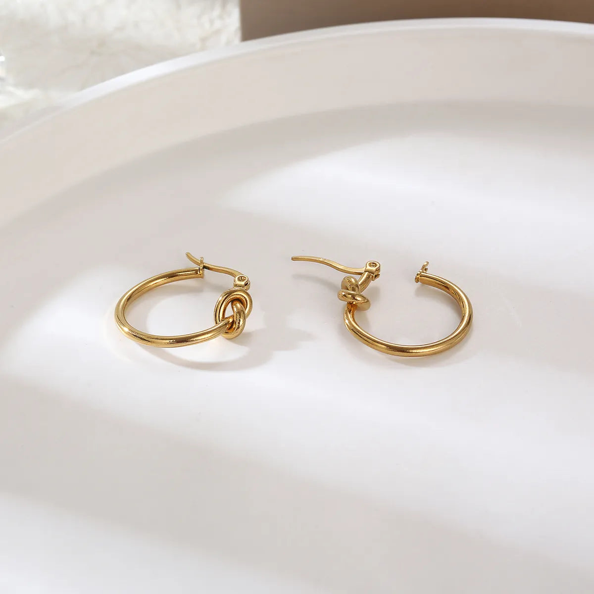 1 Pair Ig Style Simple Style Solid Color Knot Plating Stainless Steel 18k Gold Plated Hoop Earrings