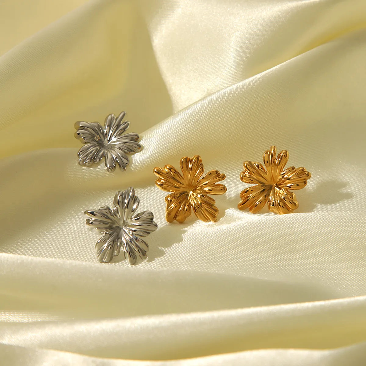 1 Pair IG Style Sweet Five Petal Flower Flower Polishing 304 Stainless Steel 18K Gold Plated Ear Studs