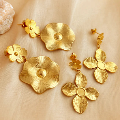 1 Pair IG Style Sweet Flower Polishing 304 Stainless Steel 18K Gold Plated Drop Earrings