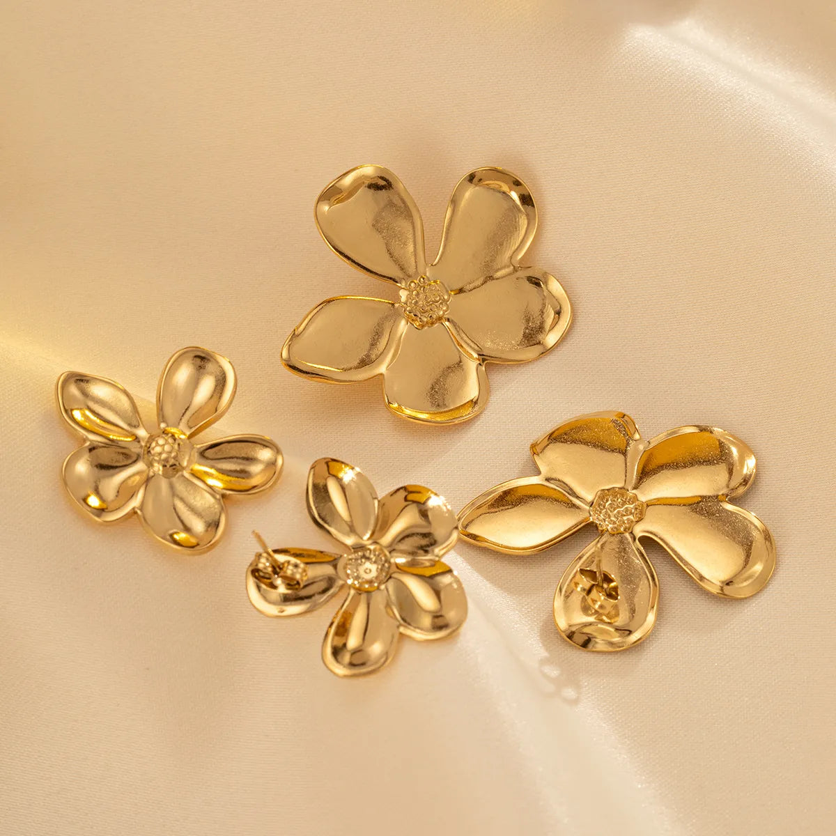 1 Pair IG Style Sweet Flower Titanium Steel Gold Plated Ear Studs