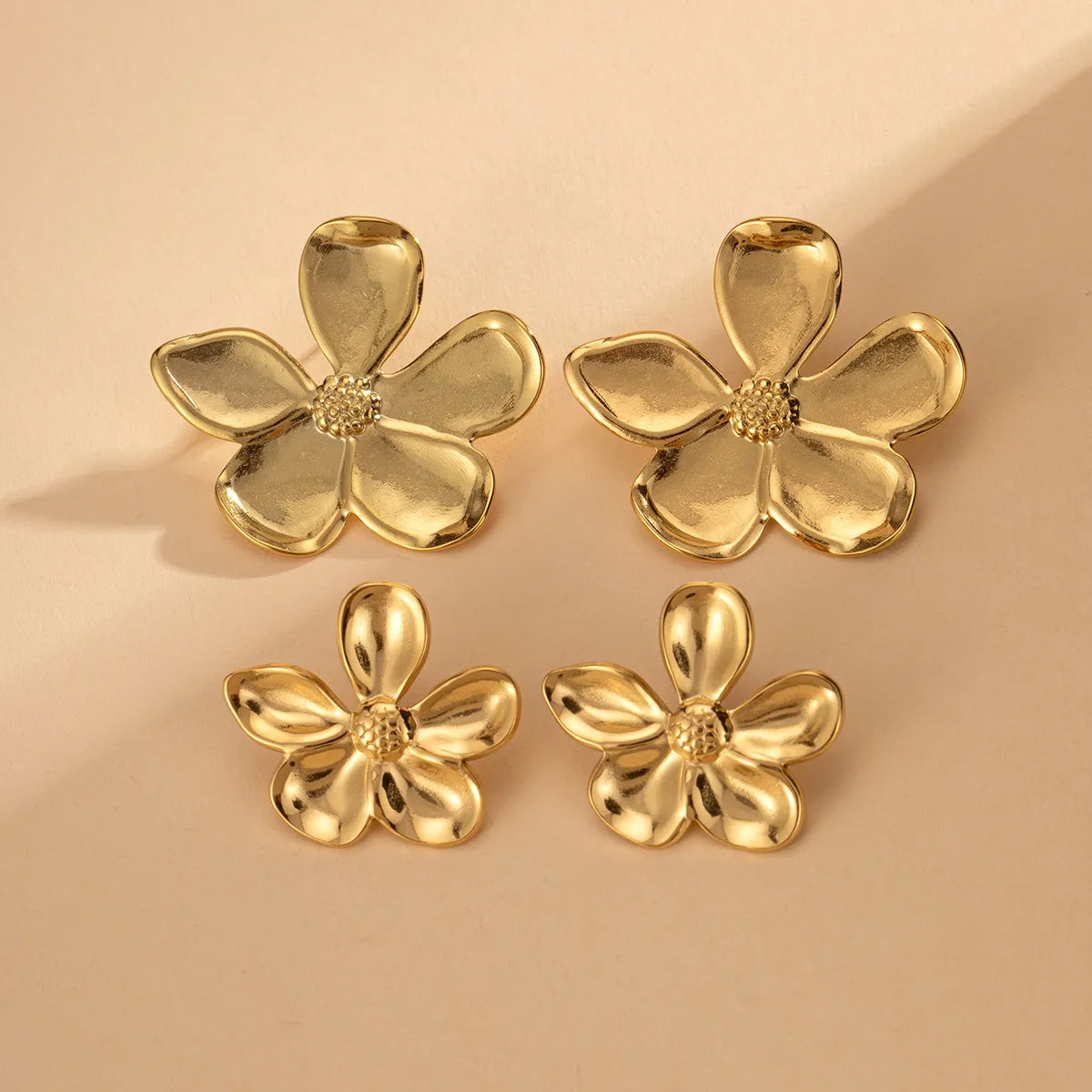 1 Pair IG Style Sweet Flower Titanium Steel Gold Plated Ear Studs