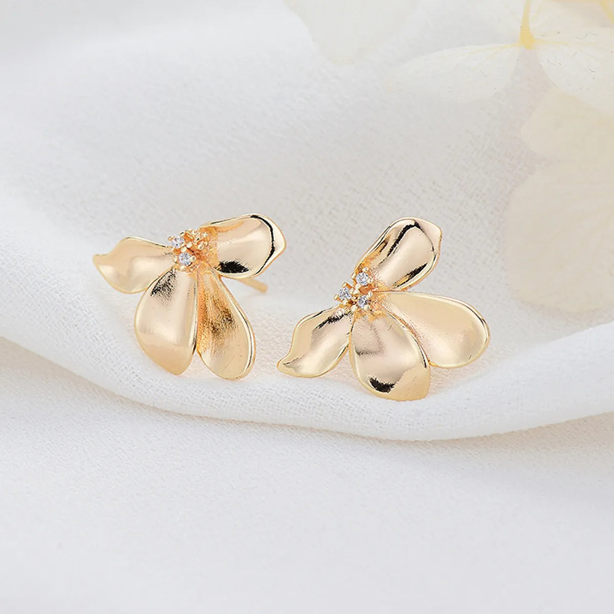 1 Pair IG Style Sweet Simple Style Flower Inlay Copper Zircon Gold Plated Ear Studs