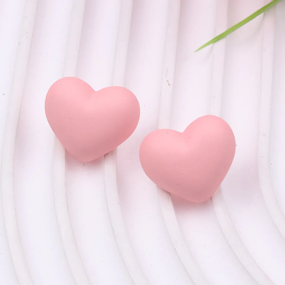 1 Pair Lady Heart Shape Arylic Ear Studs