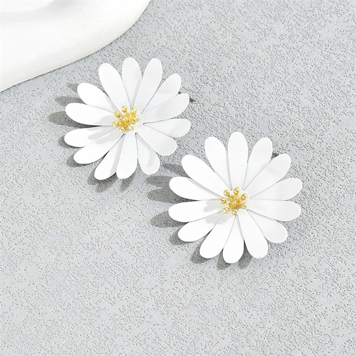 1 Pair Lady Modern Style Classic Style Flower Alloy Iron Ear Studs