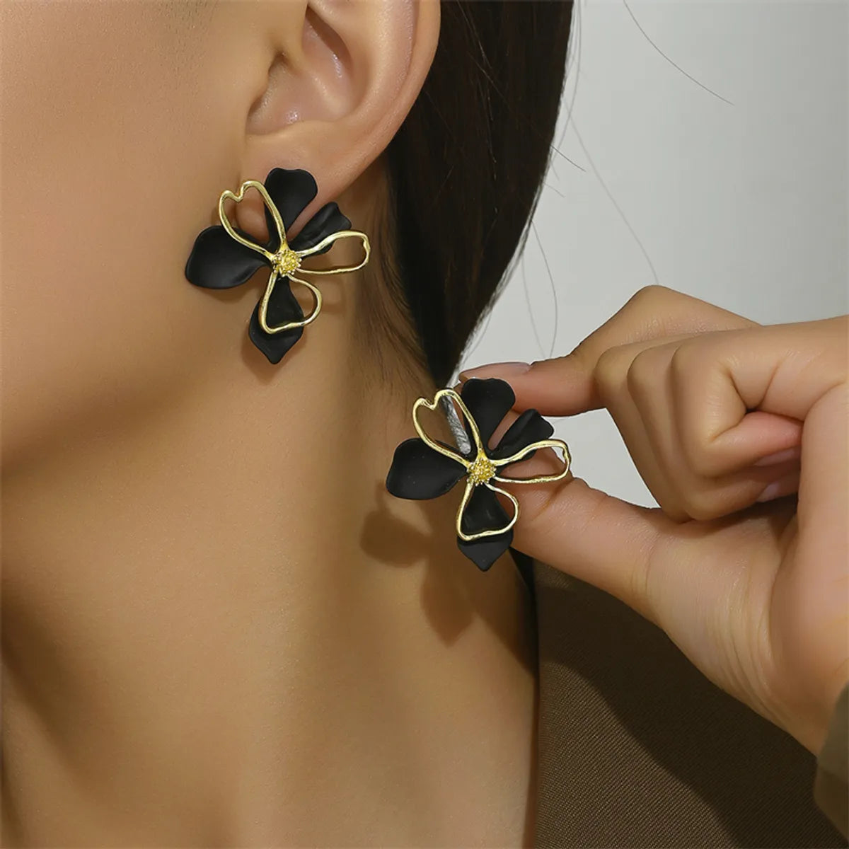 1 Pair Lady Modern Style Classic Style Flower Alloy Iron Ear Studs