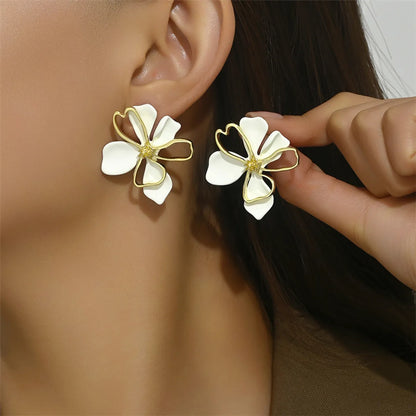 1 Pair Lady Modern Style Classic Style Flower Alloy Iron Ear Studs