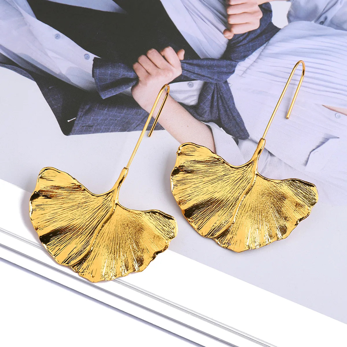 1 Pair Luxurious Leaves Plating Zinc Alloy Gold Plated Dangling Earrings