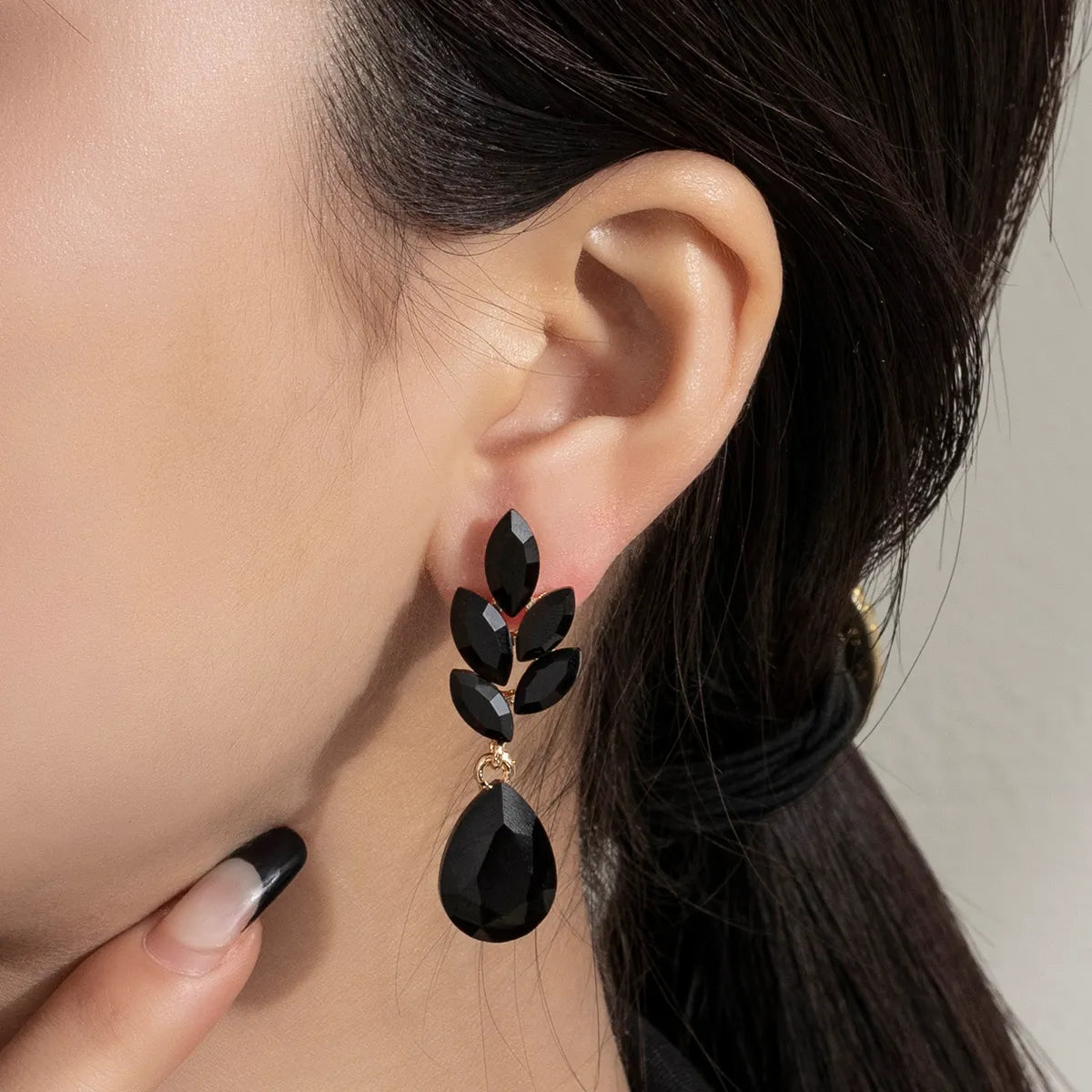 1 Pair Luxurious Leaves Water Droplets Plating Inlay Alloy Rhinestones Glass Drop Earrings