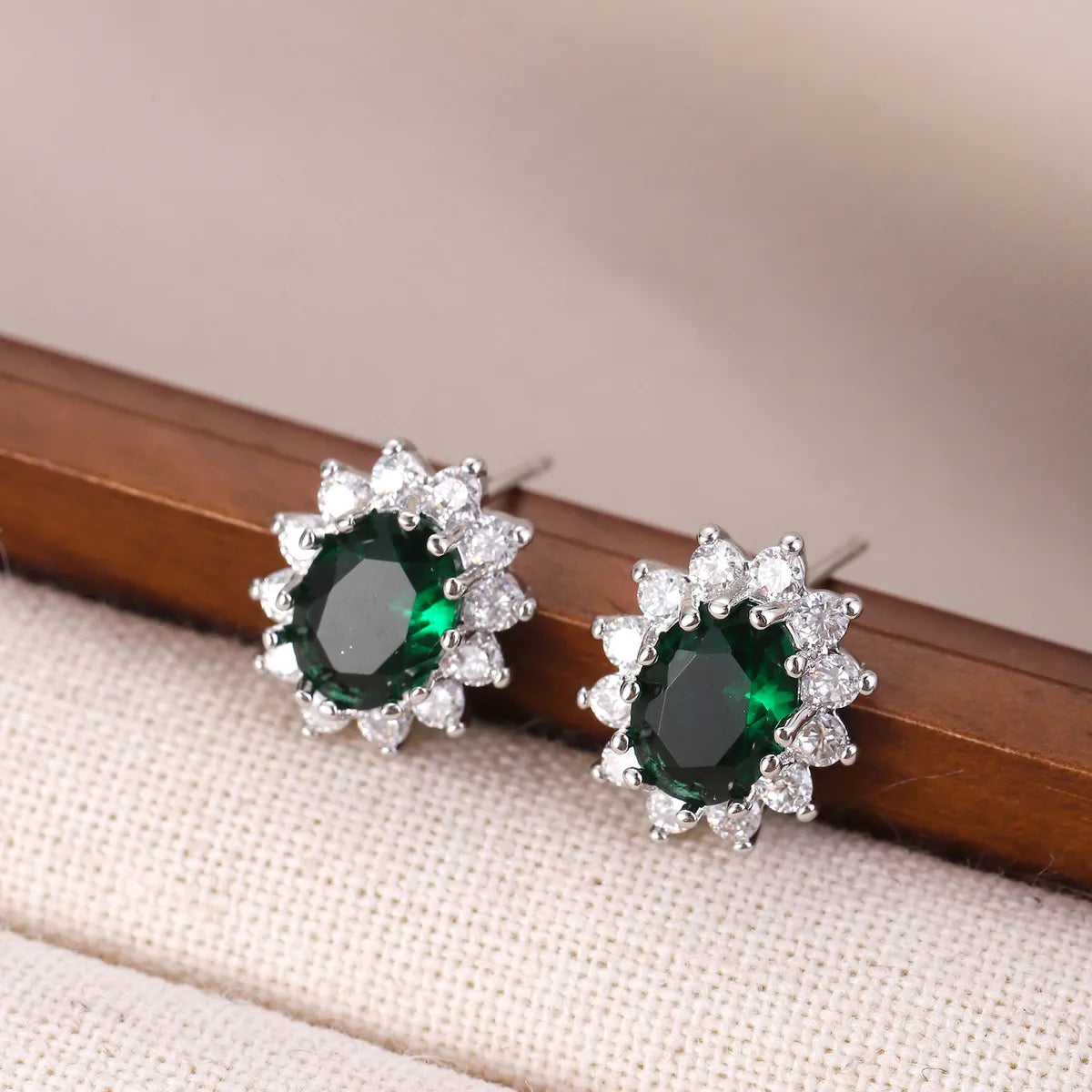 1 Pair Luxurious Shiny SUNFLOWER (Jz001) Inlay Copper Zircon Ear Studs