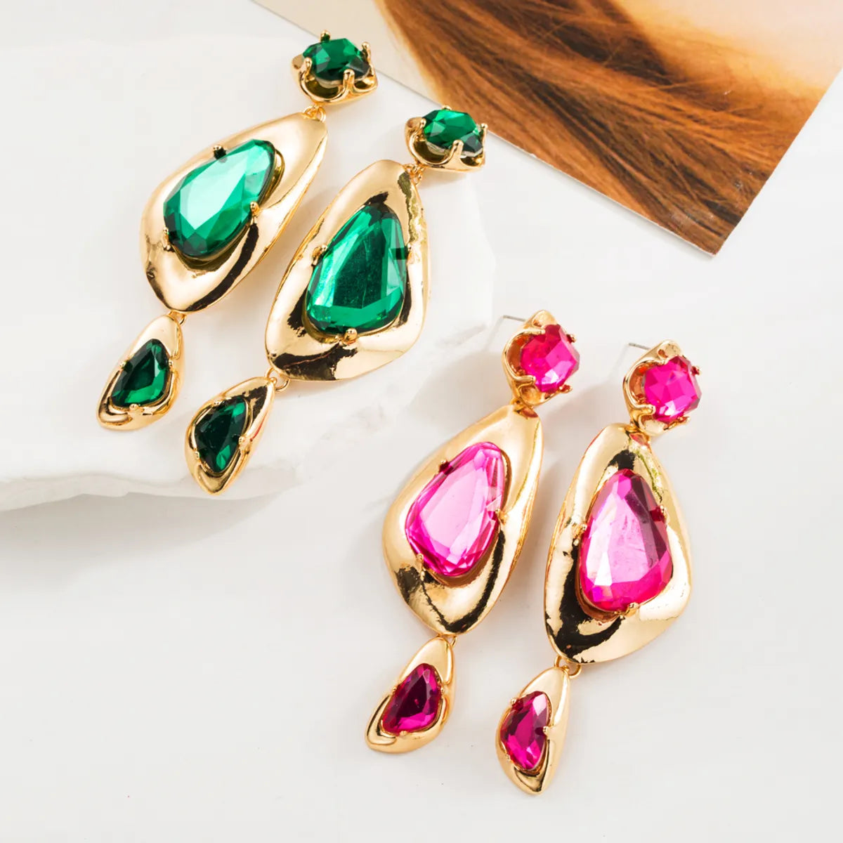 1 Pair Luxurious Simple Style Irregular Inlay Alloy Glass Drill Gold Plated Drop Earrings