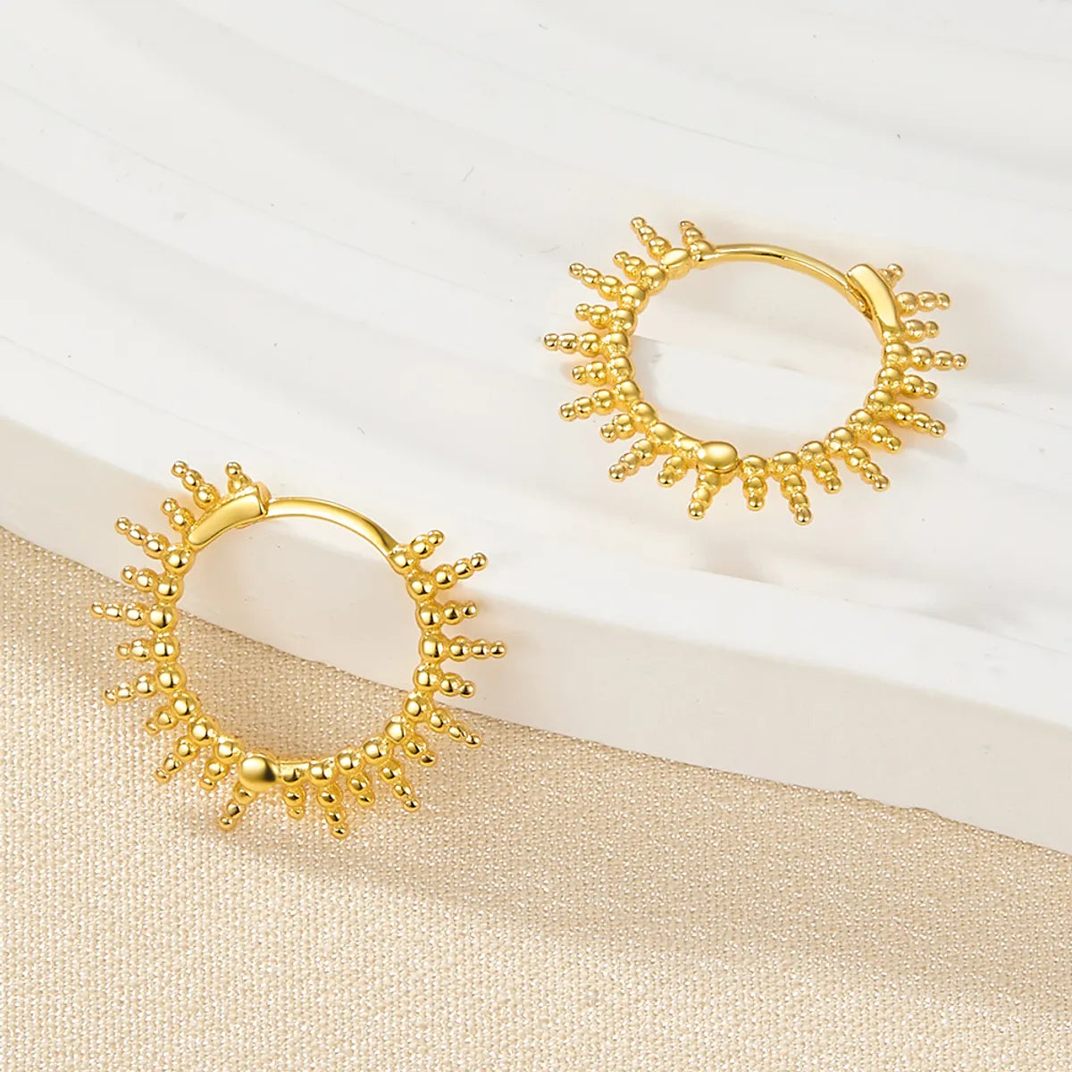 1 Pair Luxurious Simple Style Round Sun Plating Sterling Silver 18k Gold Plated White Gold Plated Earrings