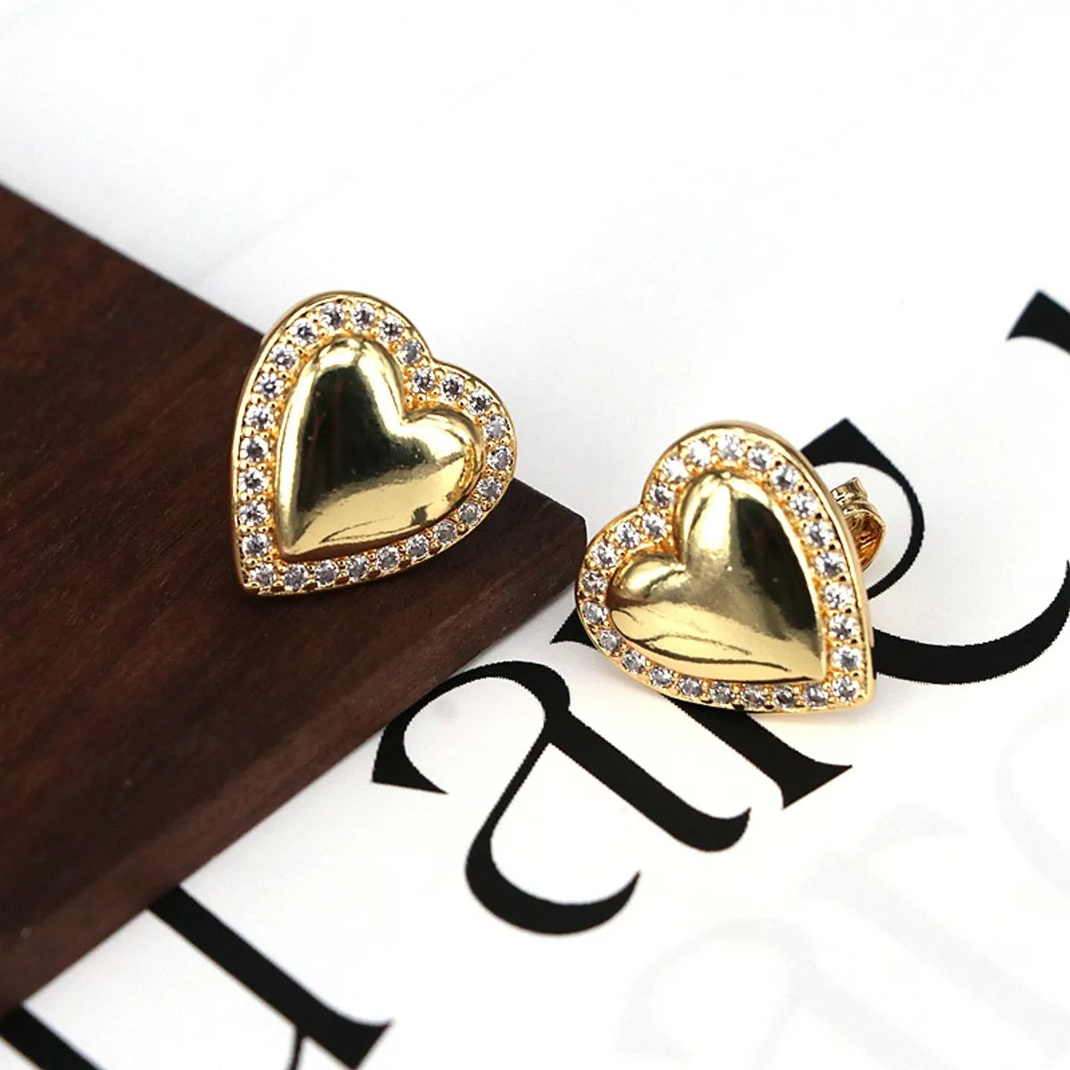 1 Pair Luxurious Simple Style Shiny Star Moon Heart Shape Plating Copper 18K Gold Plated Ear Studs