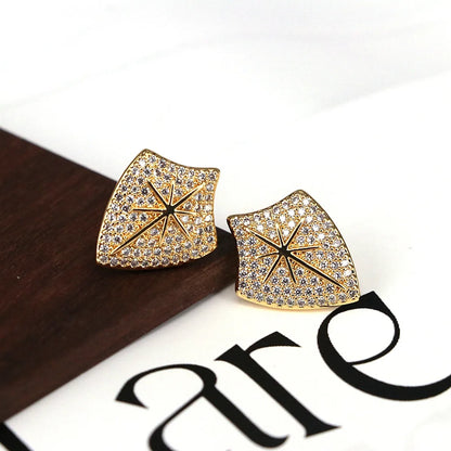 1 Pair Luxurious Simple Style Shiny Star Moon Heart Shape Plating Copper 18K Gold Plated Ear Studs