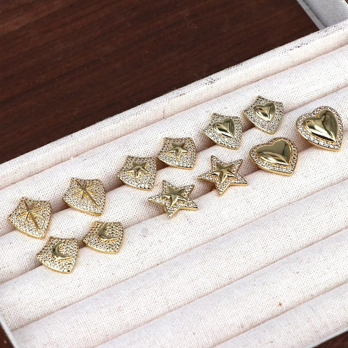 1 Pair Luxurious Simple Style Shiny Star Moon Heart Shape Plating Copper 18K Gold Plated Ear Studs