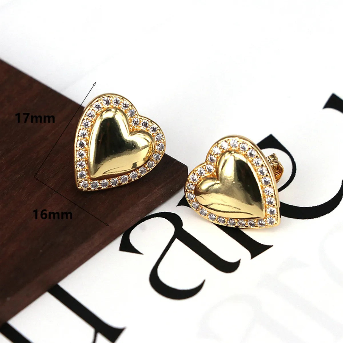 1 Pair Luxurious Simple Style Shiny Star Moon Heart Shape Plating Copper 18K Gold Plated Ear Studs