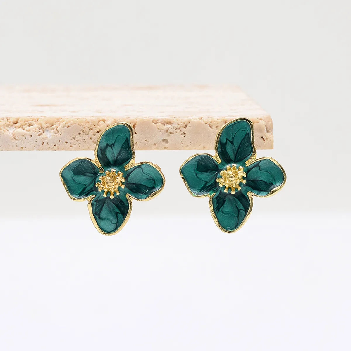 1 Pair Luxurious Sweet Artistic Petal Enamel Three-dimensional Alloy Ear Studs