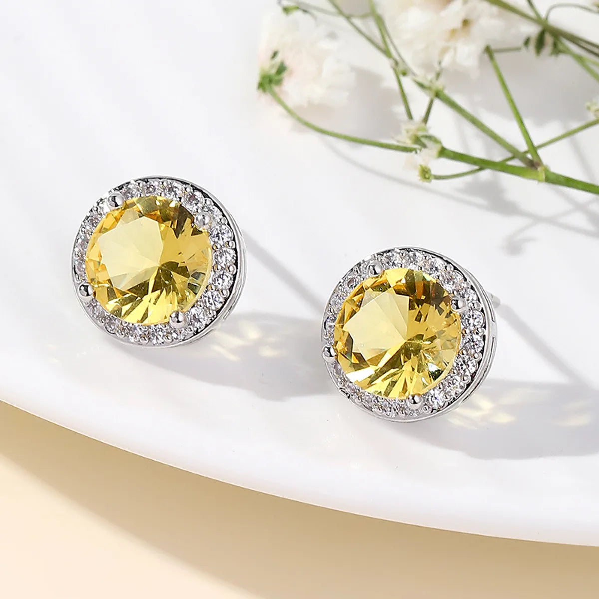 1 Pair Luxurious Sweet Shiny Round Plating Inlay Copper Zircon 18k Gold Plated Ear Studs