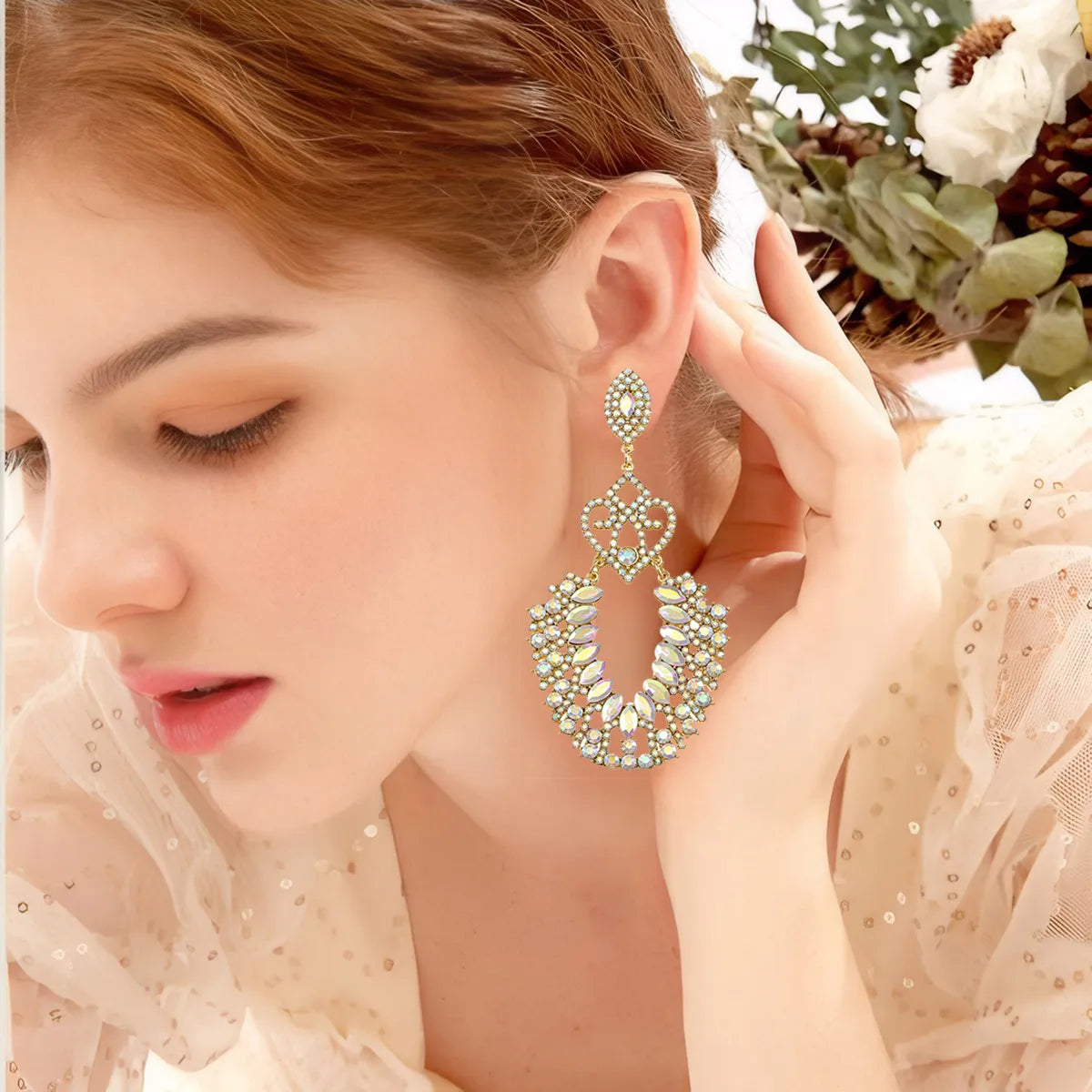 1 Pair Modern Style Classic Style Shiny Geometric Hollow Out Inlay Zinc Alloy Rhinestones K Gold Plated Drop Earrings