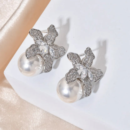 1 Pair Modern Style Leaves Plating Inlay Copper Pearl Zircon White Gold Plated Ear Studs