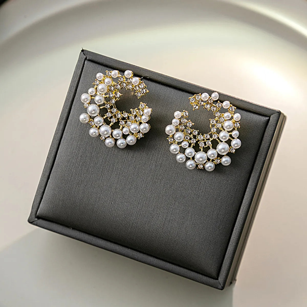 1 Pair Modern Style Round Alloy Earrings