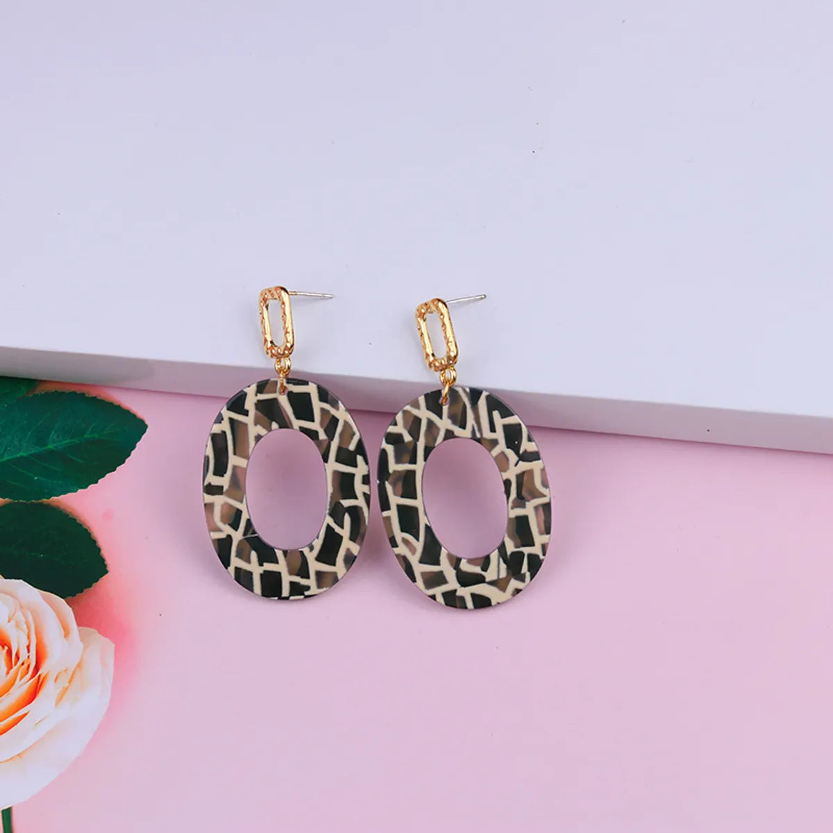 1 Pair Modern Style Round Arylic Drop Earrings