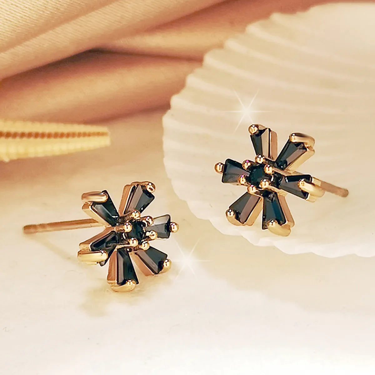 1 Pair Modern Style Simple Style Flower Plating Inlay Copper Zircon Gold Plated Ear Studs