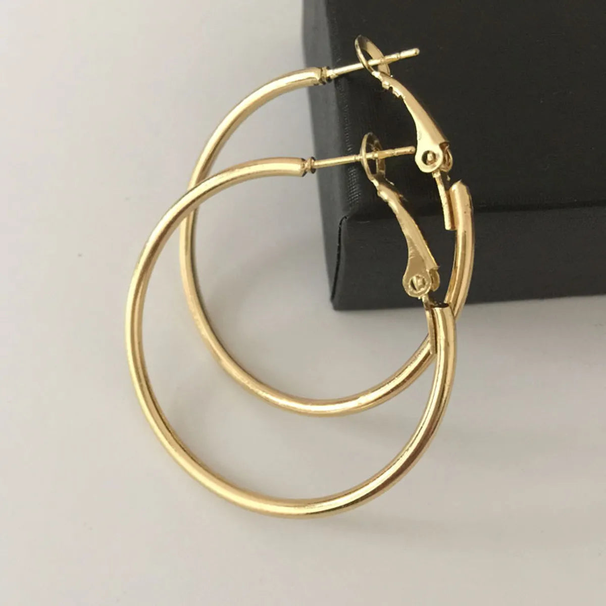 1 Pair Modern Style Simple Style Round Plating Alloy Hoop Earrings Ear Cuffs