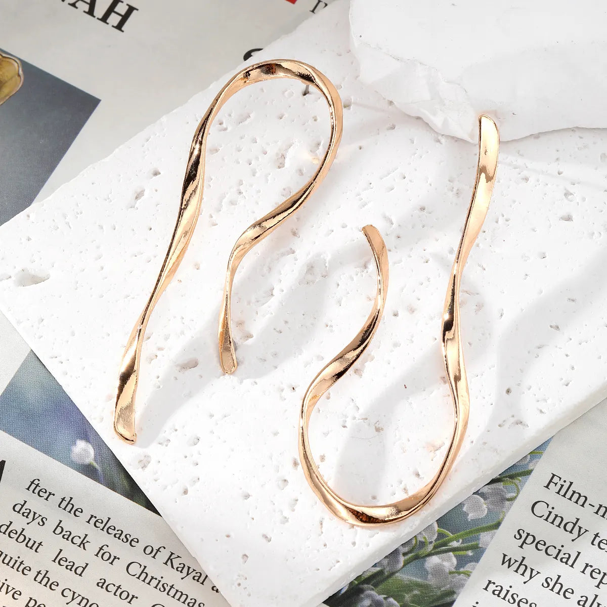 1 Pair Modern Style Simple Style Solid Color Alloy Ear Studs