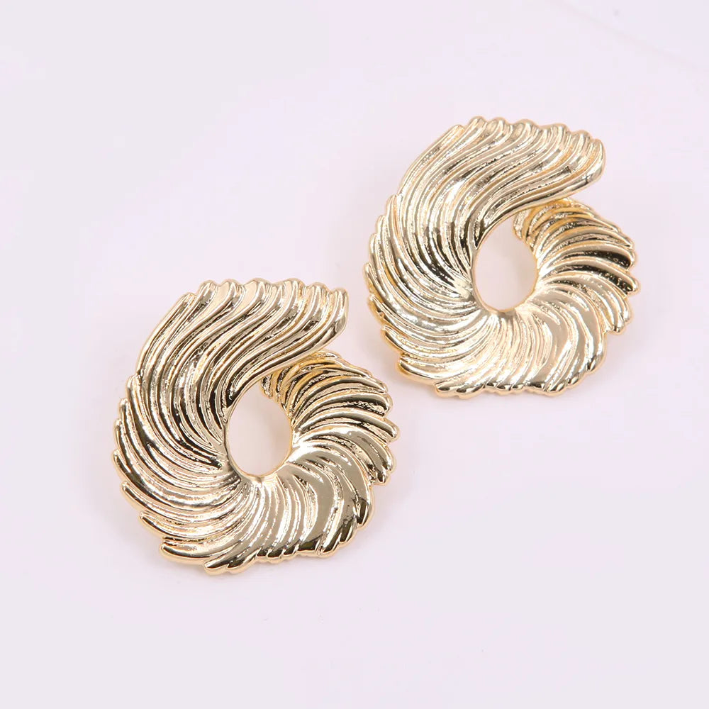 1 Pair Modern Style Simple Style Solid Color Hollow Out Copper Copper 18K Gold Plated Ear Studs