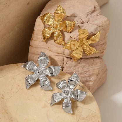 1 Pair Modern Style Sweet Artistic Flower 304 Stainless Steel 16K Gold Plated White Gold Plated Gold Plated Ear Studs