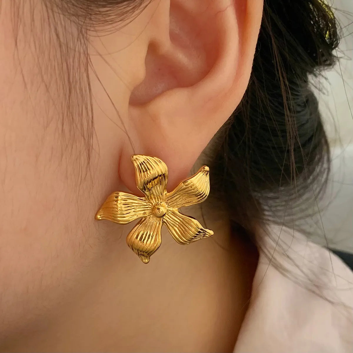 1 Pair Modern Style Sweet Artistic Flower 304 Stainless Steel 16K Gold Plated White Gold Plated Gold Plated Ear Studs