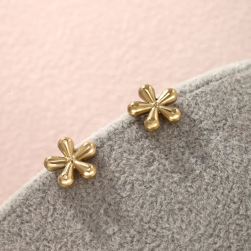 1 Pair Nordic Style XUPING Flower Asymmetrical Plating 304 Stainless Steel 18K Gold Plated Ear Studs