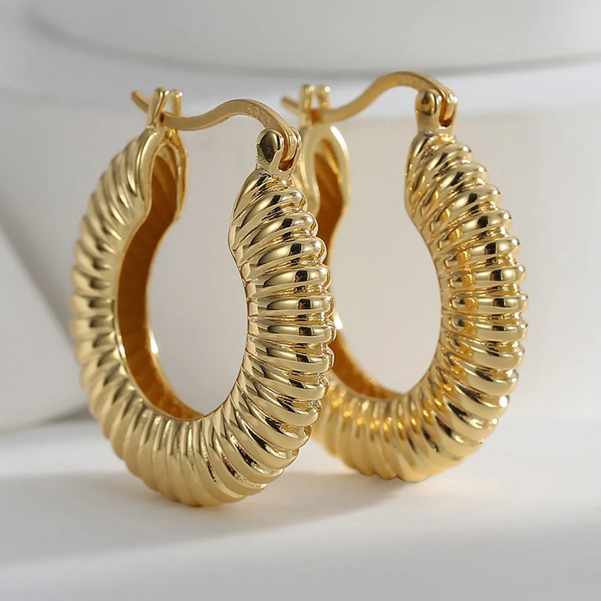 1 Pair Novelty Commute Shiny Solid Color Side Stripe Plating Pleated Copper 18k Gold Plated Hoop Earrings