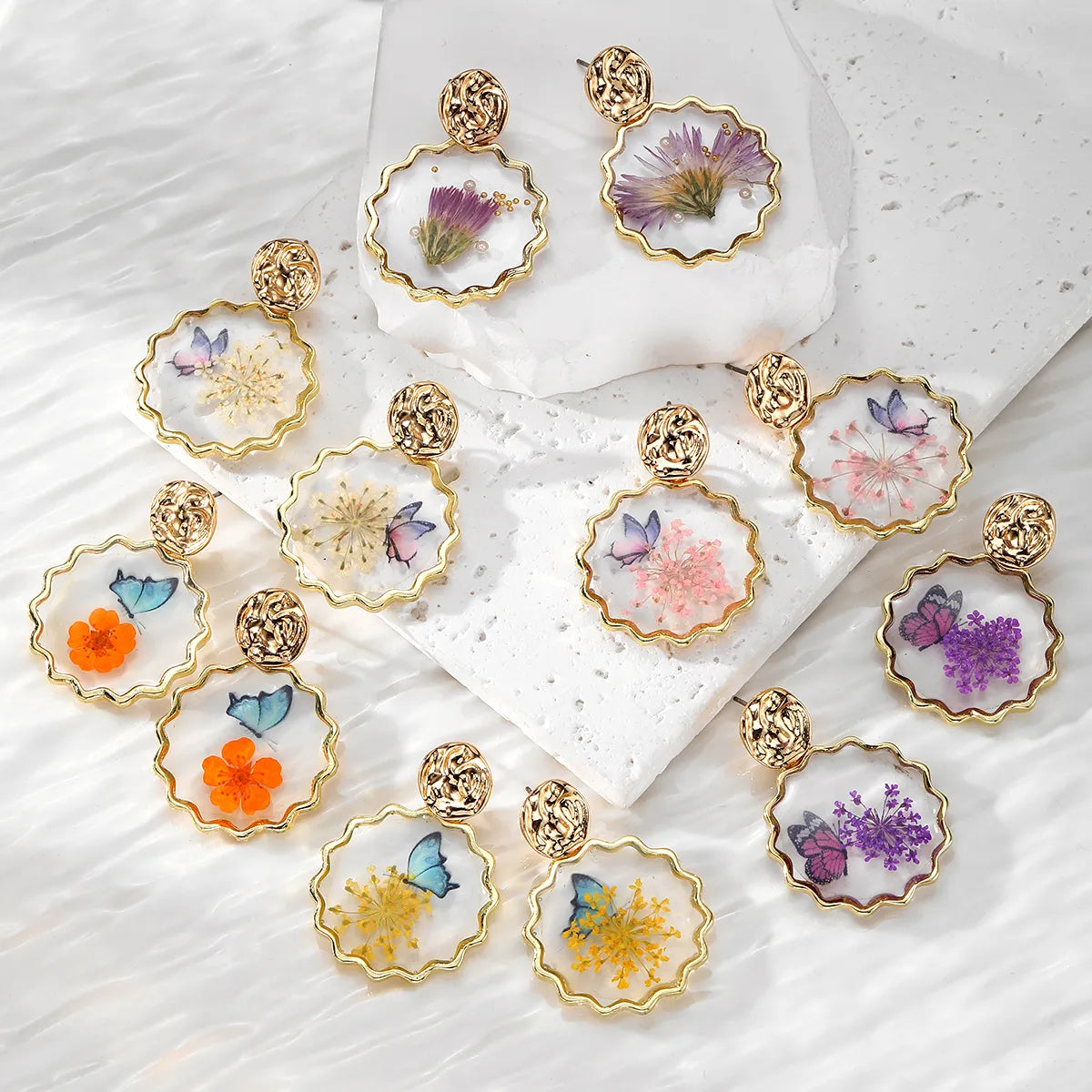 1 Pair Pastoral Classic Style Flower Butterfly Epoxy Alloy Dried Flower Resin Drop Earrings