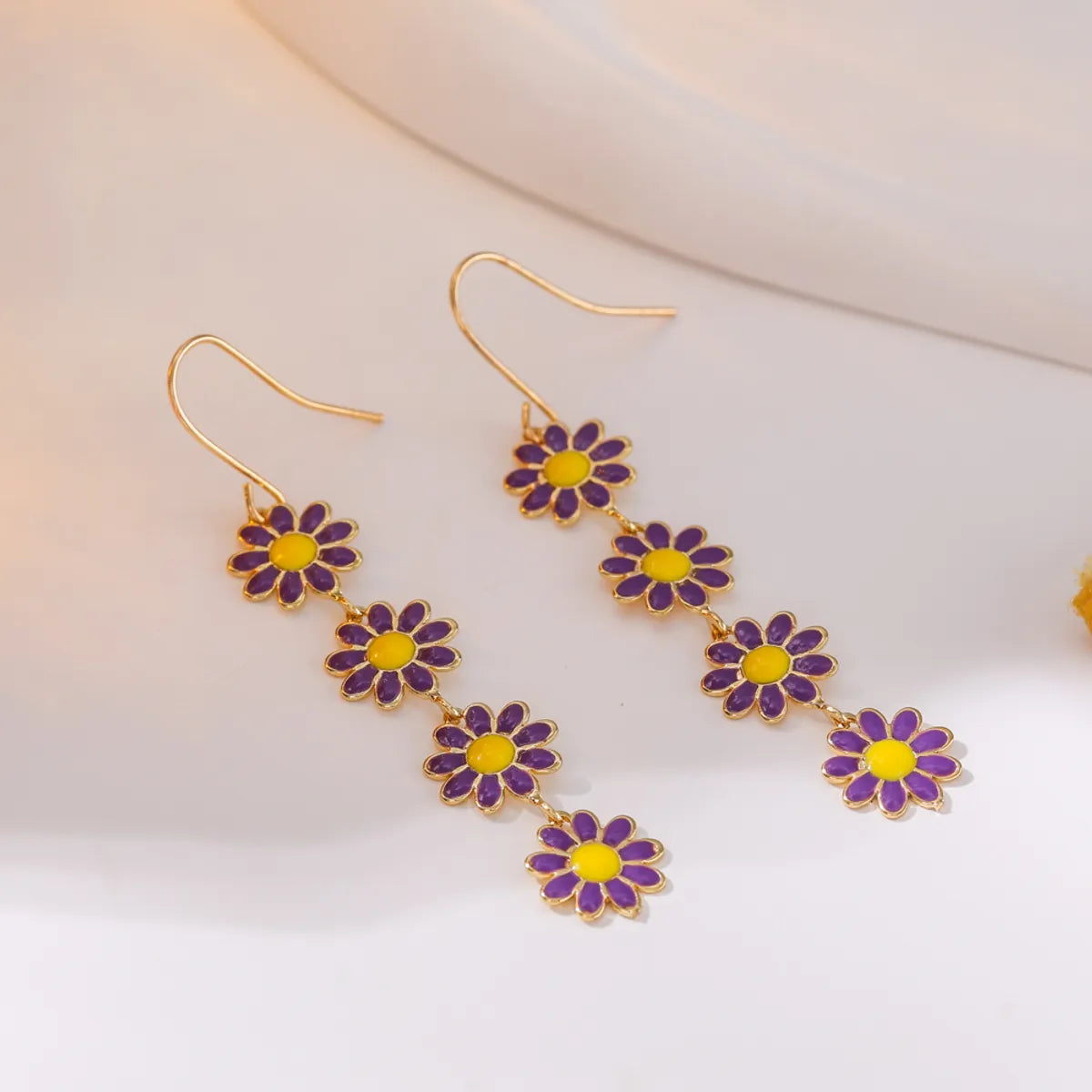 1 Pair Pastoral Daisy Copper Gold Plated Dangling Earrings